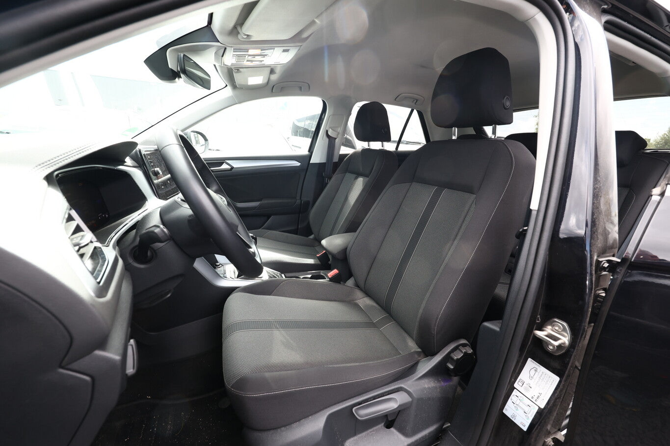 Volkswagen T-Roc 1.5 TSI 150 2Z-Clim Kam SHZ Keyl ACC PrivG 135851785 5
