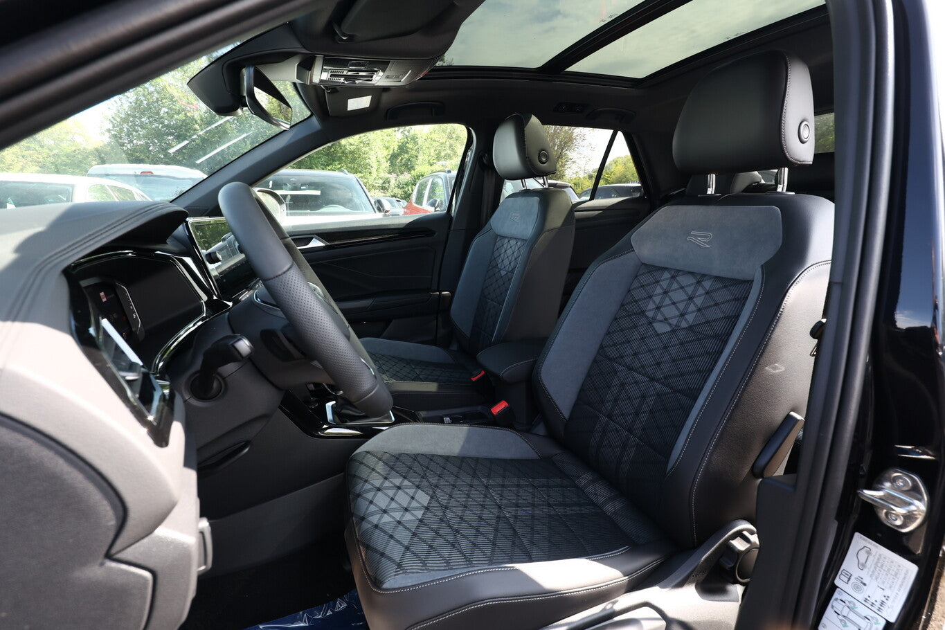 Volkswagen T-Roc 1.5 TSI 150 DSG R-Line Pano BlackP EasyO  126689342 5