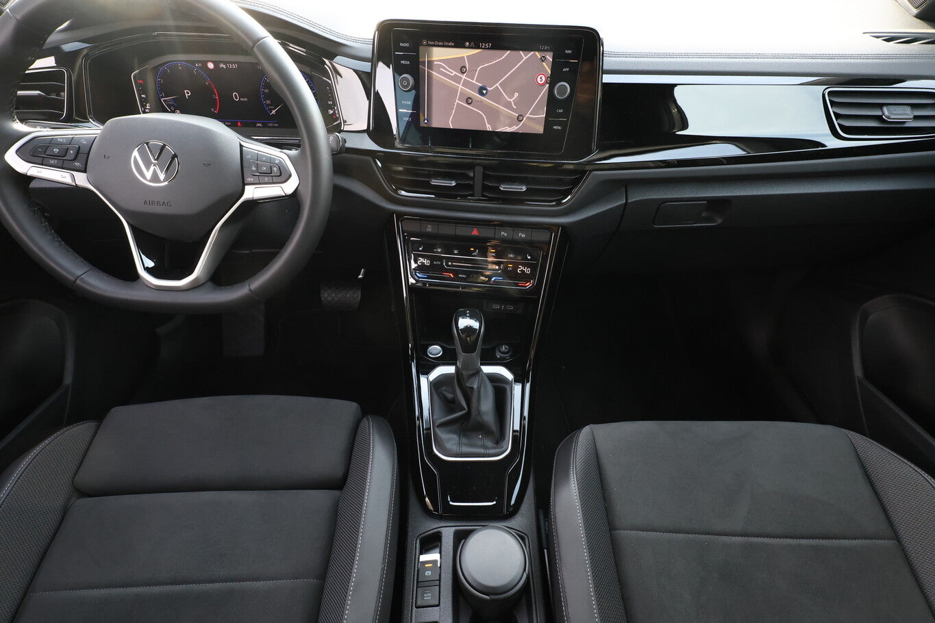 Volkswagen T-Roc 150 DSG Style BlackP Matrix Nav EHK IQDriv 149170346 7