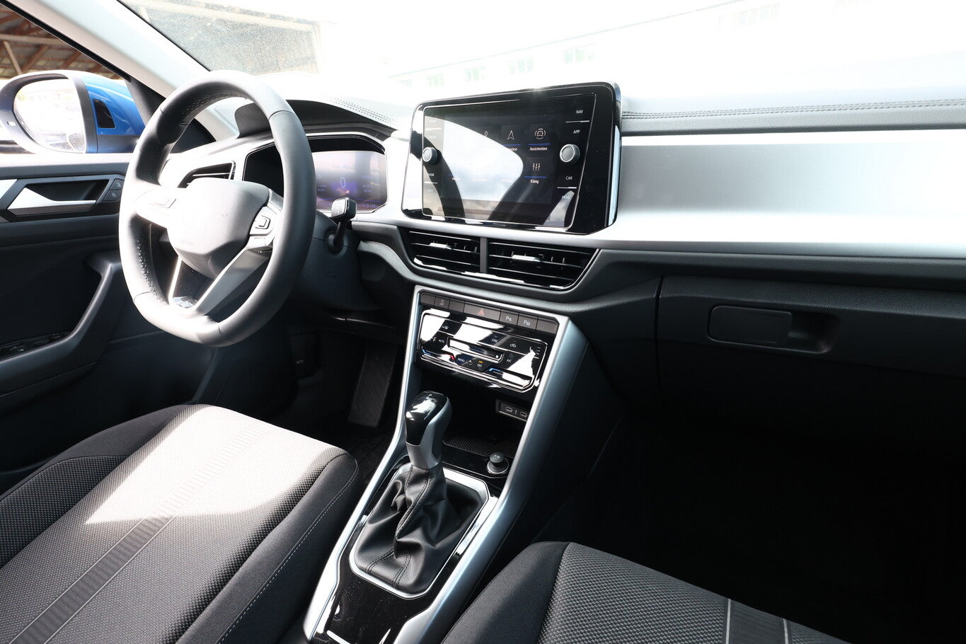 Volkswagen T-Roc 1.5 TSI 150 DSG LED+ R2D Keyl Kam SHZ 17Z 114679075 8