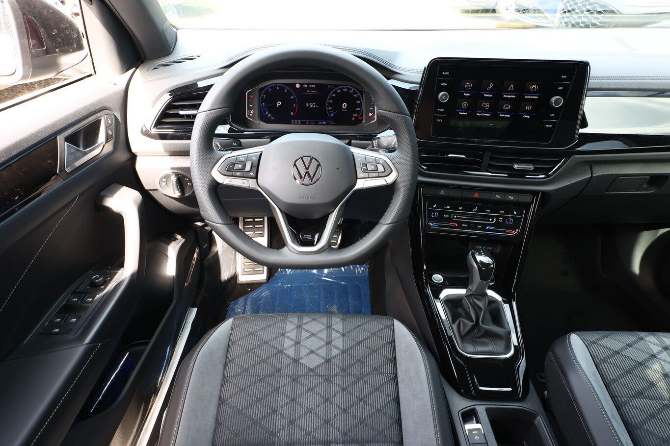 Volkswagen T-Roc TSI DSG R-Line Pano BlackP 19Z LED+ EasyOp 152383601 6