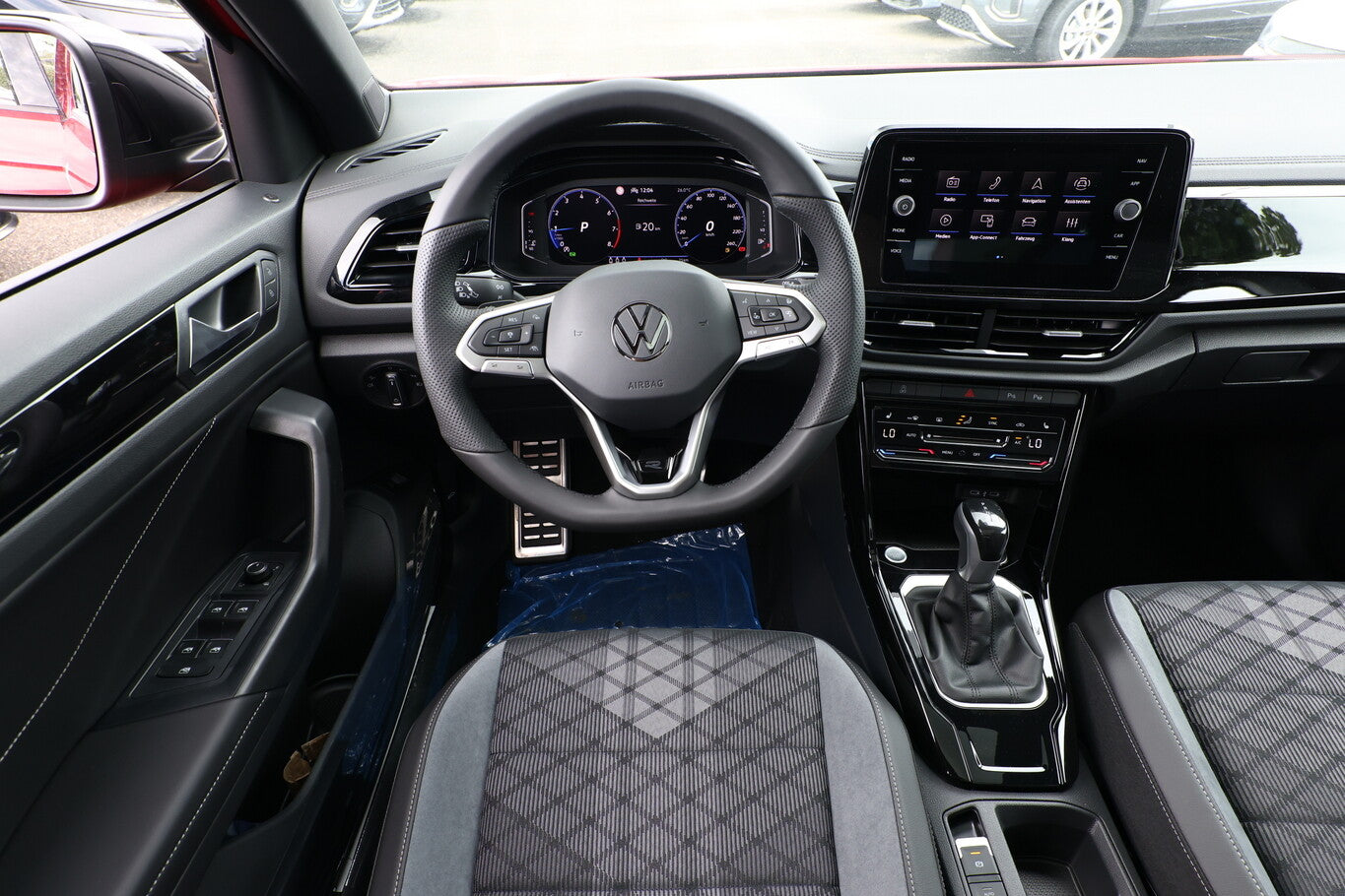 Volkswagen T-Roc TSI DSG R-Line Pano BlackP 19Z LED+ EasyOp 153105001 6