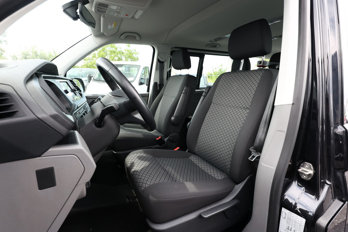 Volkswagen T6.1 Caravelle TDI 150 DSG 8-Sitzer SHZ PDC 129987195 5