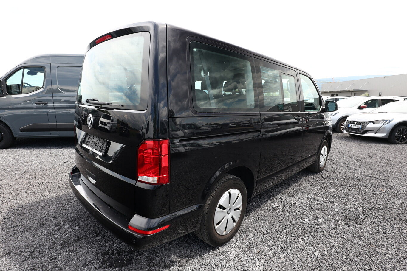 Volkswagen T6.1 Caravelle TDI 150 DSG 8-Sitzer SHZ PDC 129987195 2