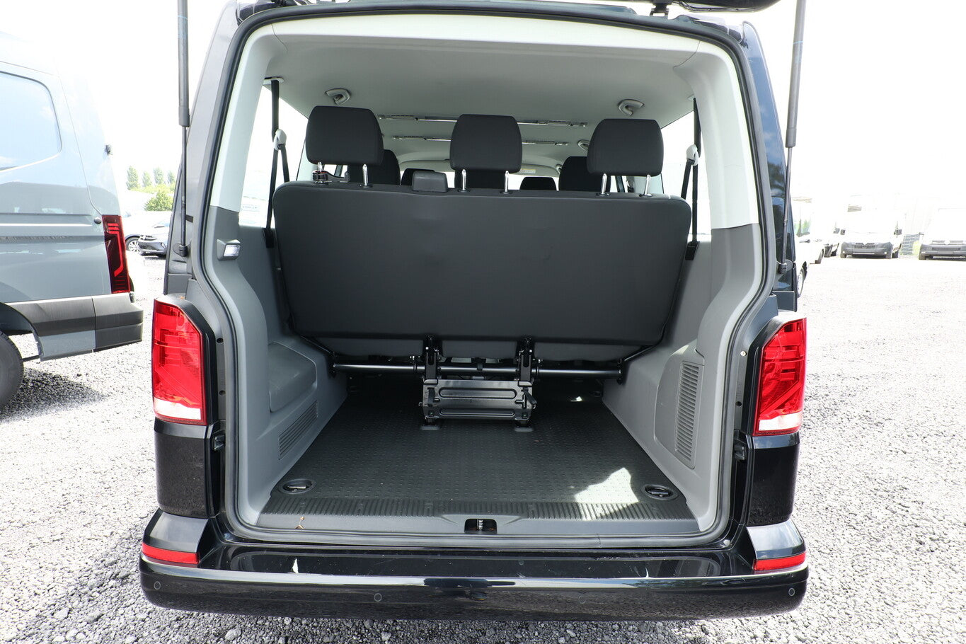 Volkswagen T6.1 Caravelle TDI 150 DSG 8-Sitzer SHZ PDC 129987195 10