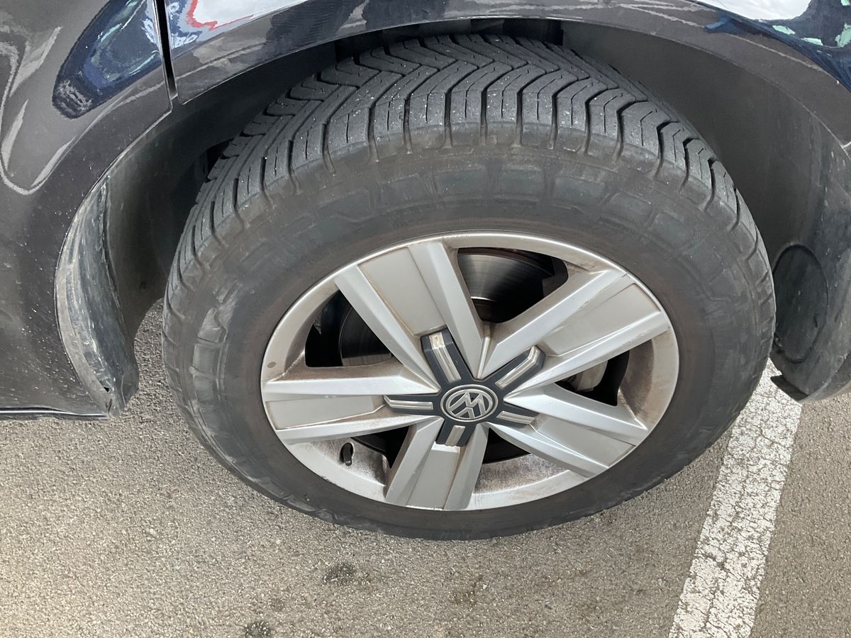 Neumático delantero derecho