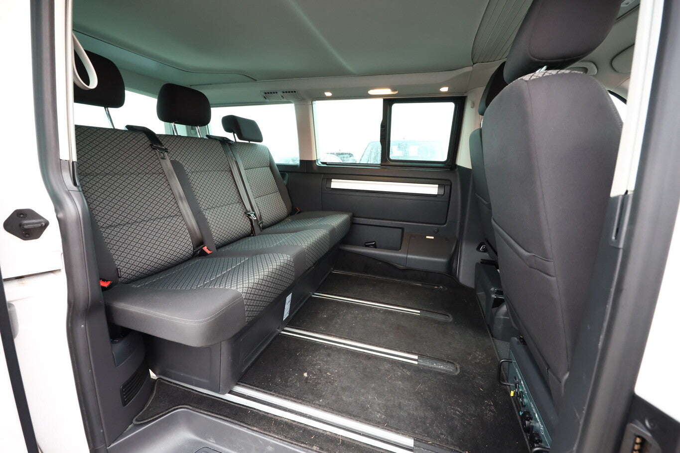 Volkswagen T6.1 California TDI 150 DSG 4M Beach C. StHz AHK 99122923 9