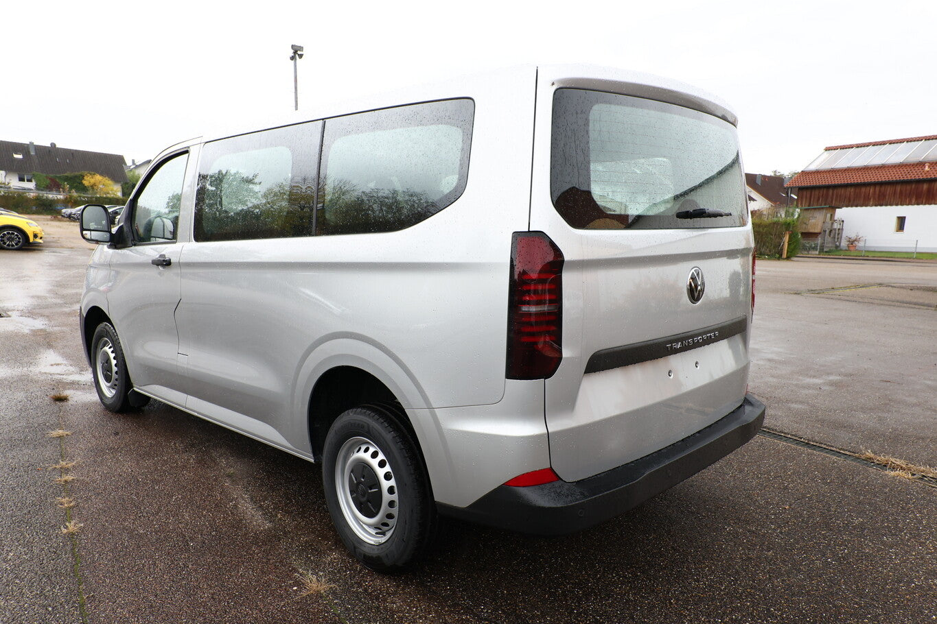 Volkswagen T7 Kombi TDI 150 LED DigC Keyl PDC AppC TEMP 6-S 153713171 3