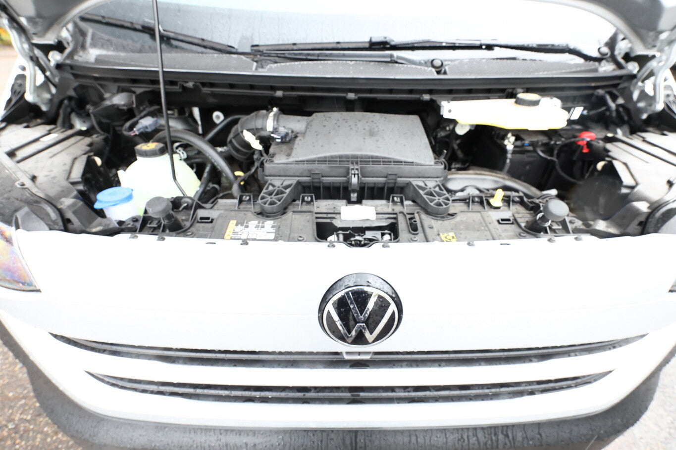 Volkswagen T7 Kombi TDI 150 LED DigC Keyl PDC AppC TEMP 6-S 153713171 11