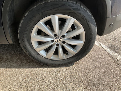 Neumático trasero izquierdo