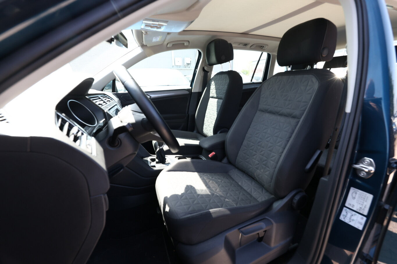 Volkswagen Tiguan 1.5 TSI 150 Life Pano AHK ParkAs AppC SHZ 136090996 5