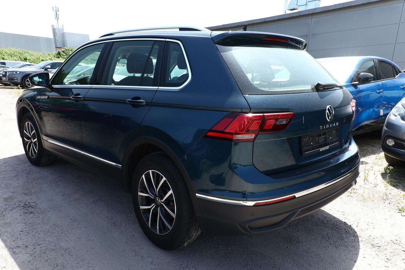 Volkswagen Tiguan 1.5 TSI 150 Life Pano AHK ParkAs AppC SHZ 136090996 3