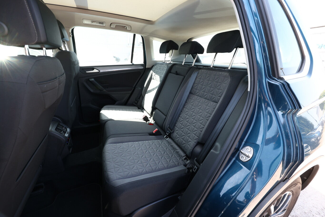 Volkswagen Tiguan 1.5 TSI 150 Life Pano AHK ParkAs AppC SHZ 122887116 9