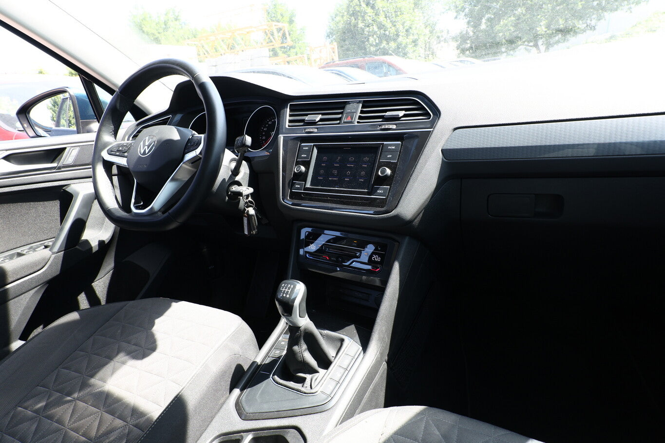 Volkswagen Tiguan 1.5 TSI 150 Life Pano AHK ParkAs AppC SHZ 122887116 8