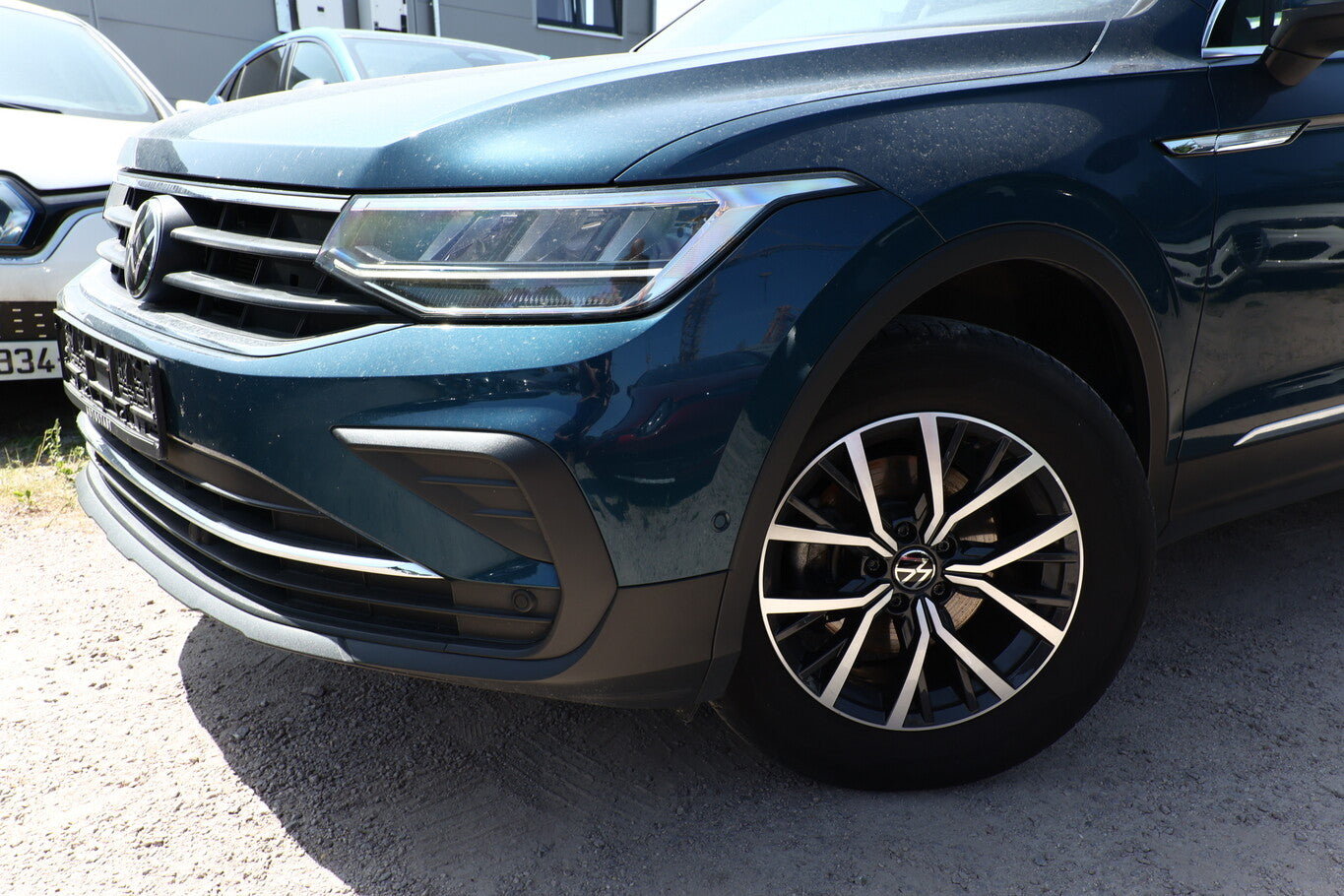 Volkswagen Tiguan 1.5 TSI 150 Life Pano AHK ParkAs AppC SHZ 136090996 4