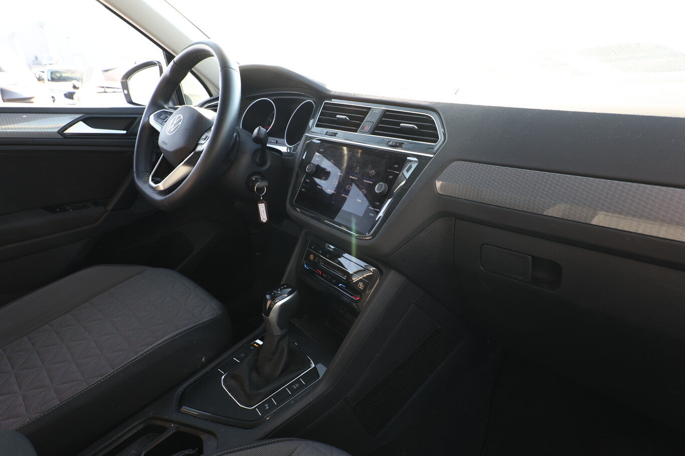 Volkswagen Tiguan 1.5 TSI 150 DSG Life LED Ready2D SHZ AppC 95338073 8
