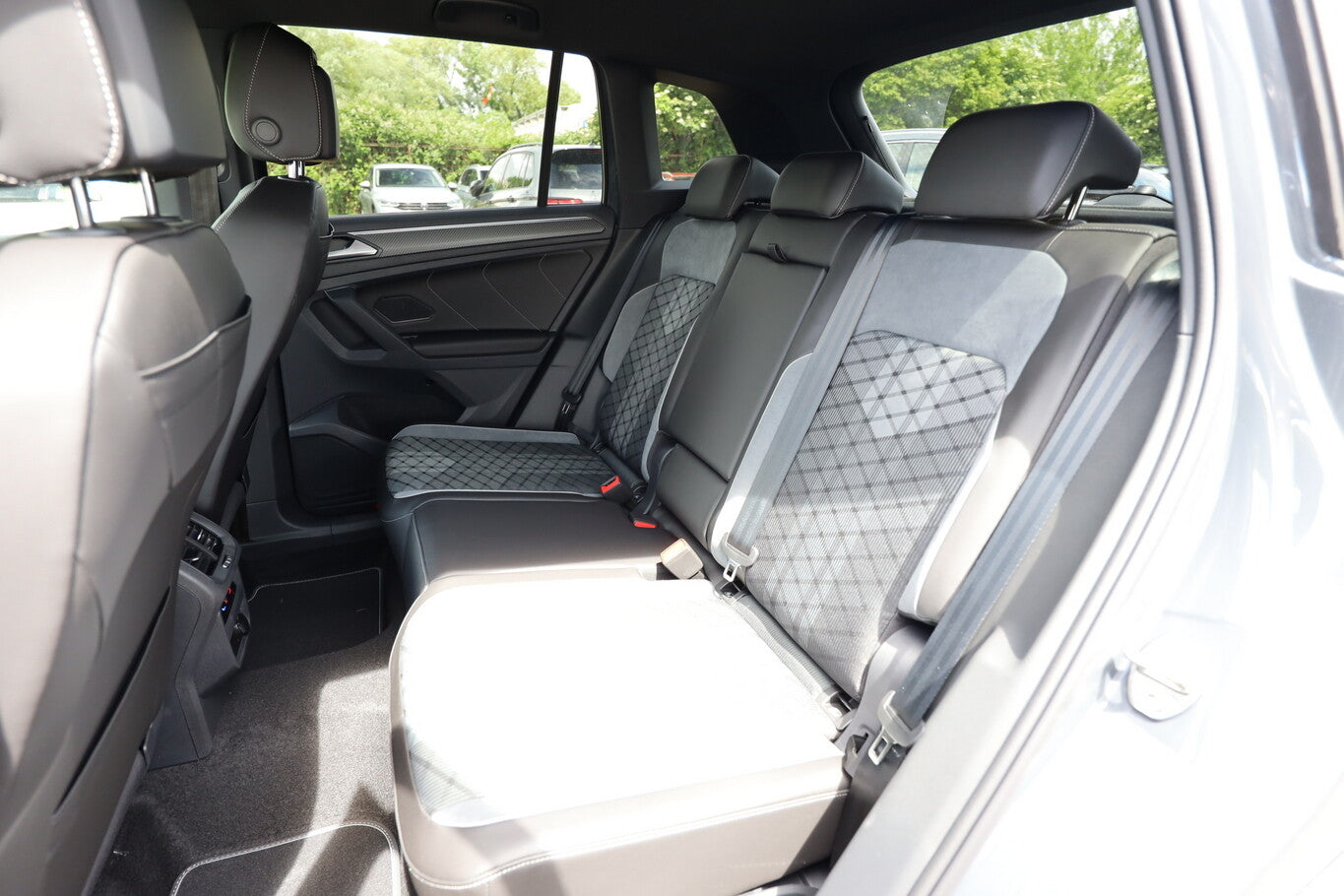 Volkswagen Tiguan 1.5 TSI 150 DSG R-Line NavPro Pano H/K  105327439 7