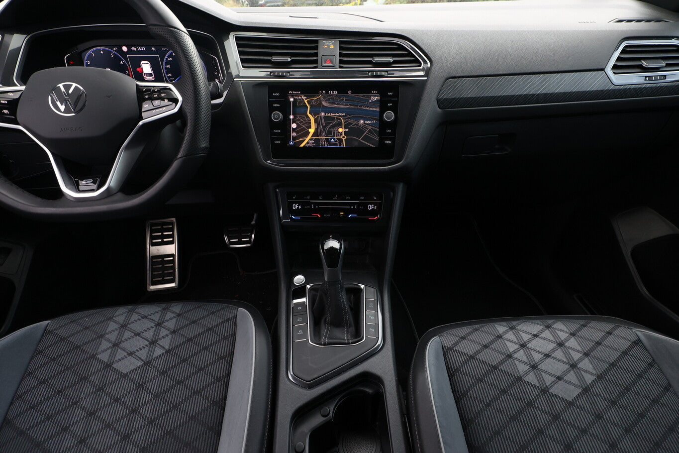 Volkswagen Tiguan Allspace TSI 150 DSG R-Line SHZ Nav EasyO 139796847 8