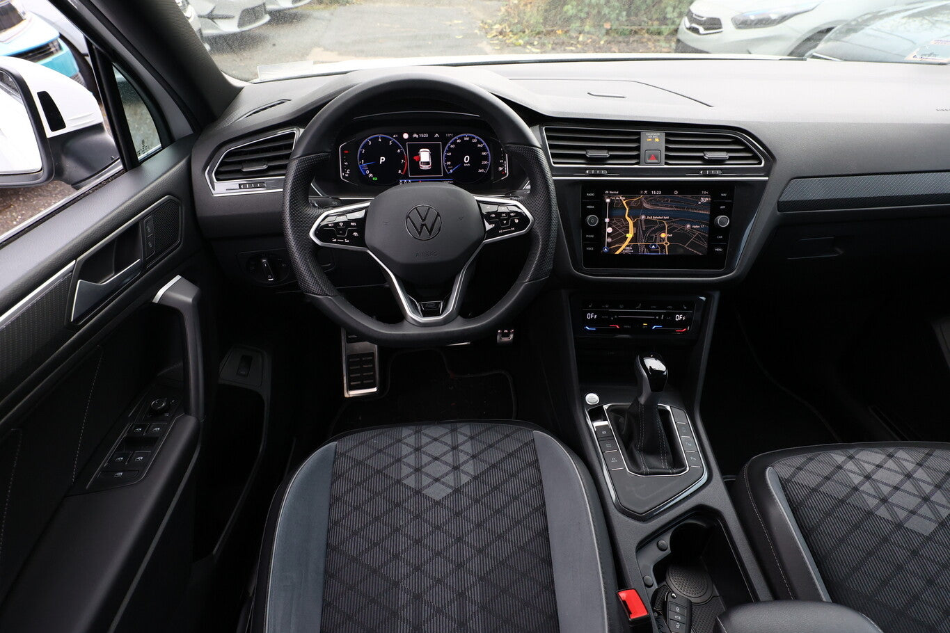 Volkswagen Tiguan Allspace TSI 150 DSG R-Line SHZ Nav EasyO 139796847 7