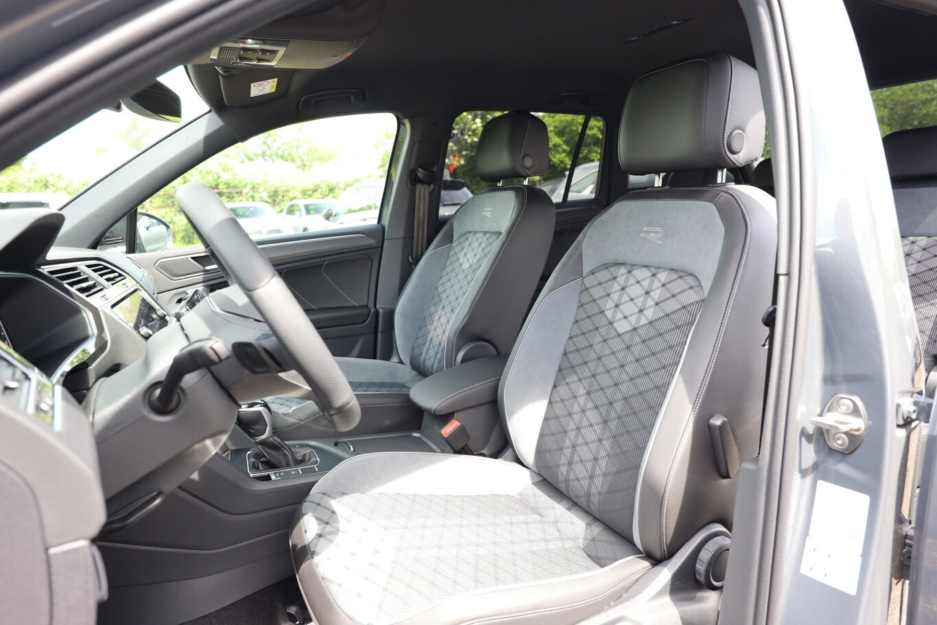 Volkswagen Tiguan 1.5 TSI 150 DSG R-Line NavPro Pano H/K  105327439 5