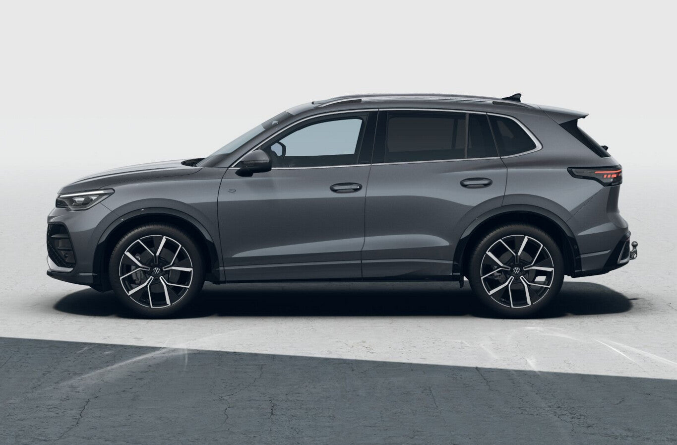 Volkswagen Tiguan TDI 150 DSG R-Line Pano HUD AHK eHk SHZ 116656222 1