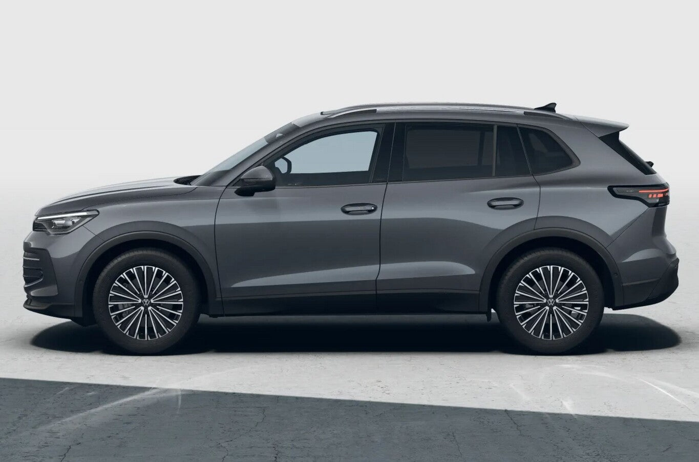 Volkswagen Tiguan DSG LED+ Pano Nav 5JGar. IQ.DRIVE LM18Z 165390885 1