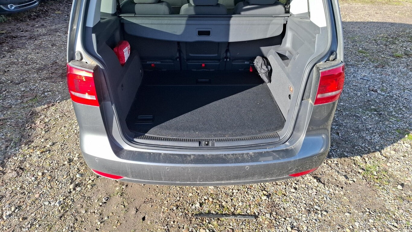 Volkswagen Touran 2.0 TDI Match LM Navi BiXen AHK RFK SHZ 147241869 9