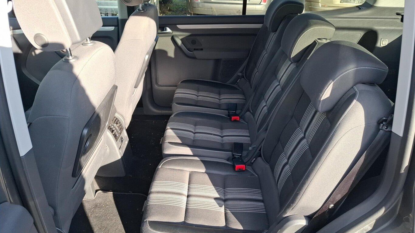 Volkswagen Touran 2.0 TDI Match LM Navi BiXen AHK RFK SHZ 147241869 7