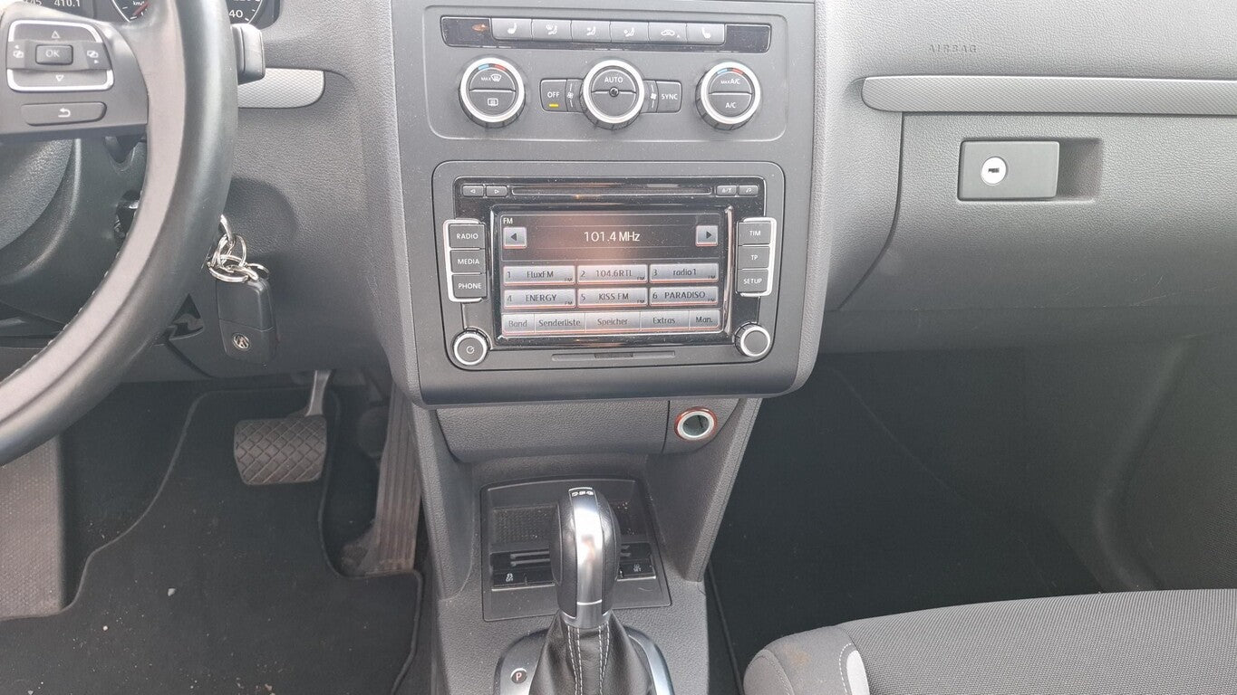 Volkswagen Touran 1.4 TSI DSG Life BiXenon RFK LM PDC Klima 136452112 8