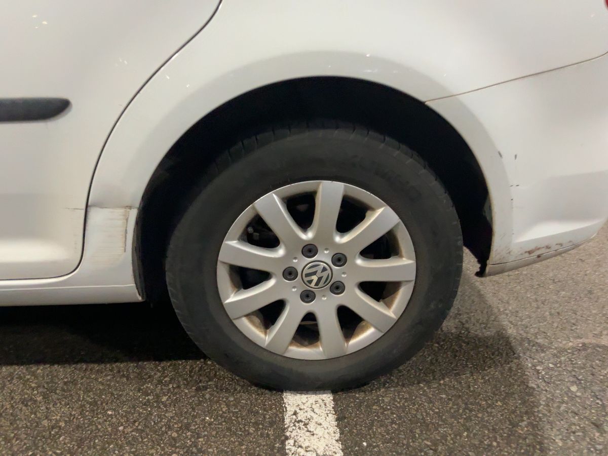 Neumático trasero izquierdo