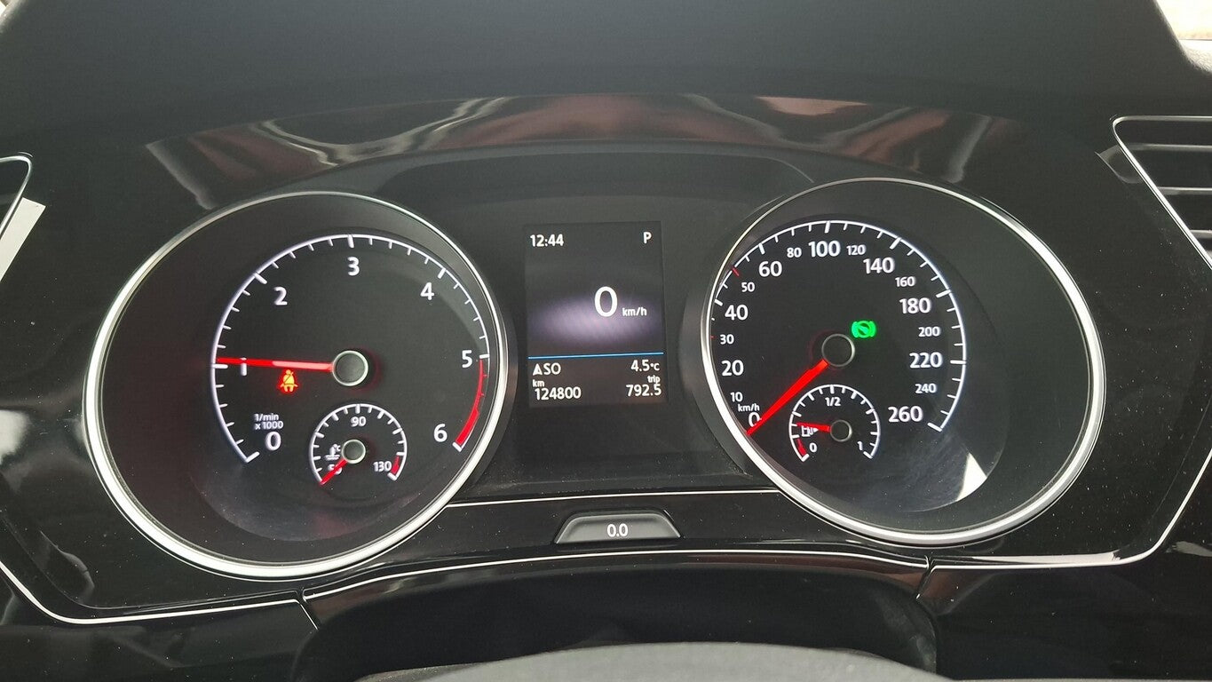 Volkswagen Touran 2.0 TDI Highline DSG AHK 7S NAV ACC RFK 144680169 4
