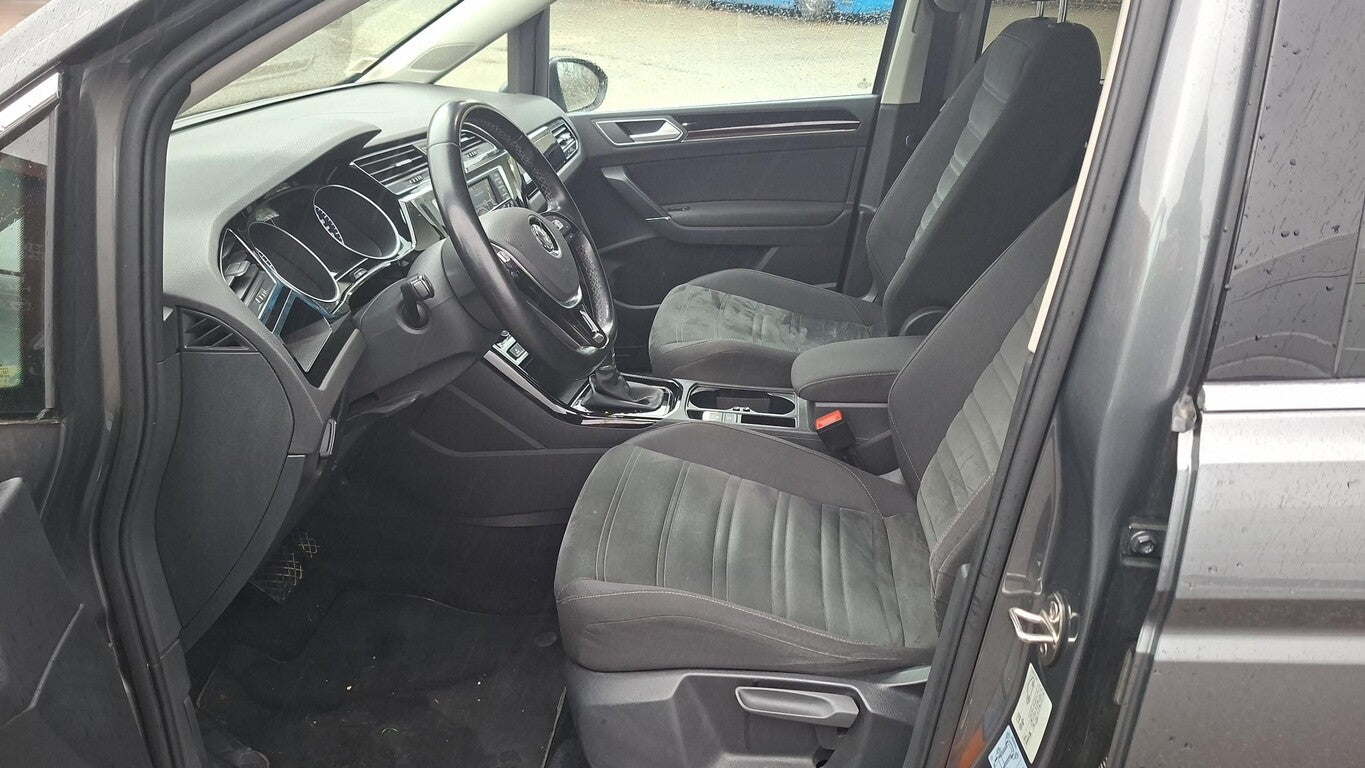 Volkswagen Touran 2.0 TDI Highline DSG AHK 7S NAV ACC RFK 144680169 8