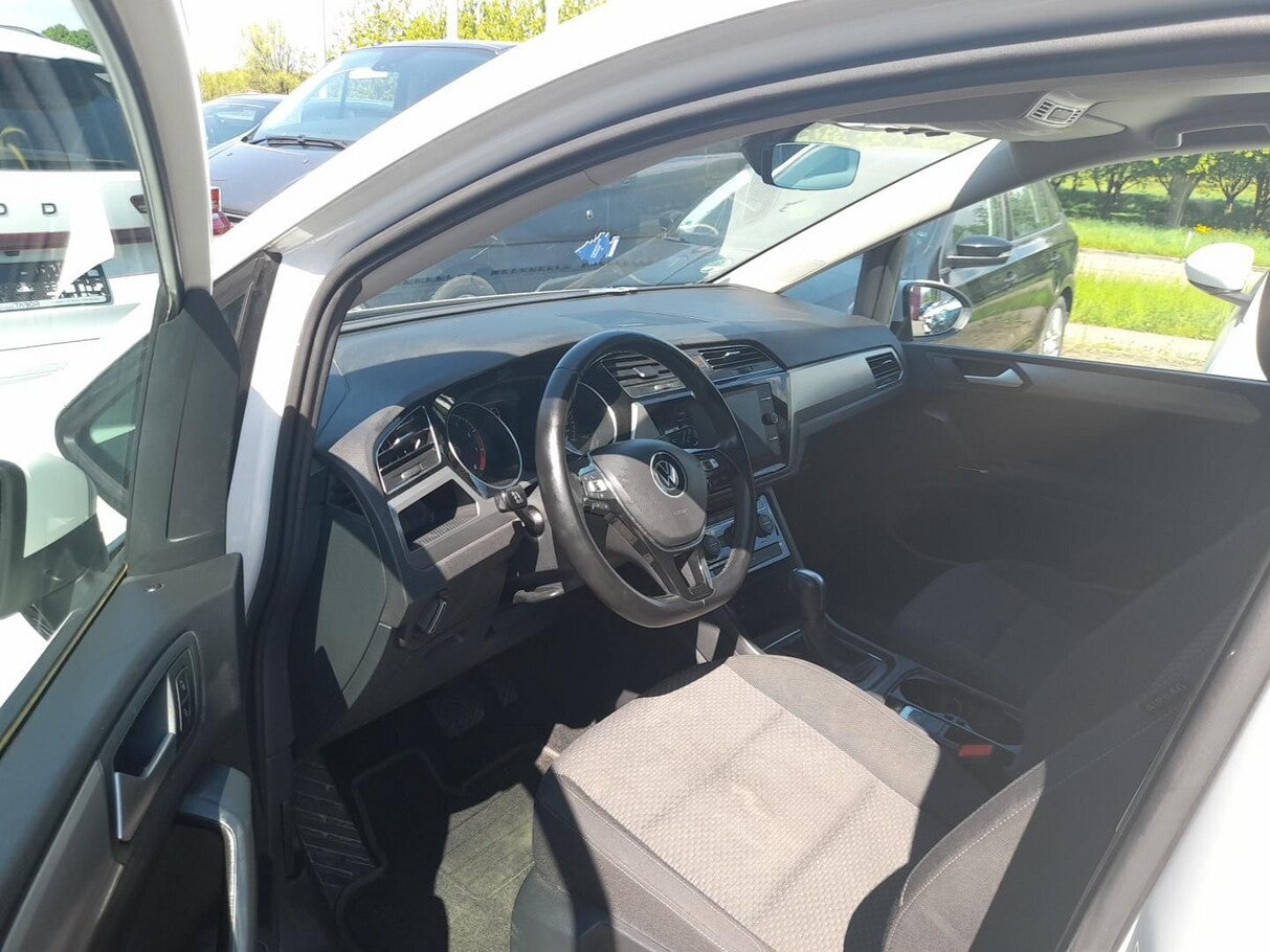 Volkswagen Touran 1.5 TSI 150 DSG Comfortline 7S R-Line Nav 170777668 4