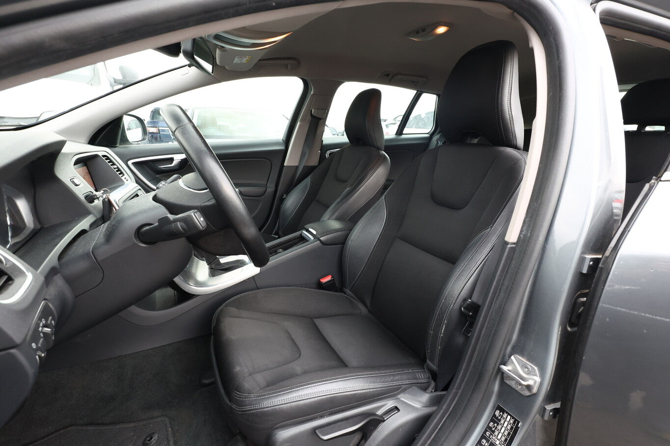 Volvo V60 T3 152 Geartronic Momentum Nav PDC LM16 114913004 5
