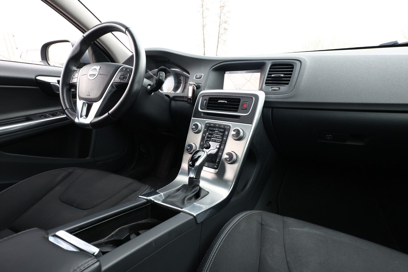 Volvo V60 T3 152 Geartronic Momentum Nav PDC LM16 114913004 8