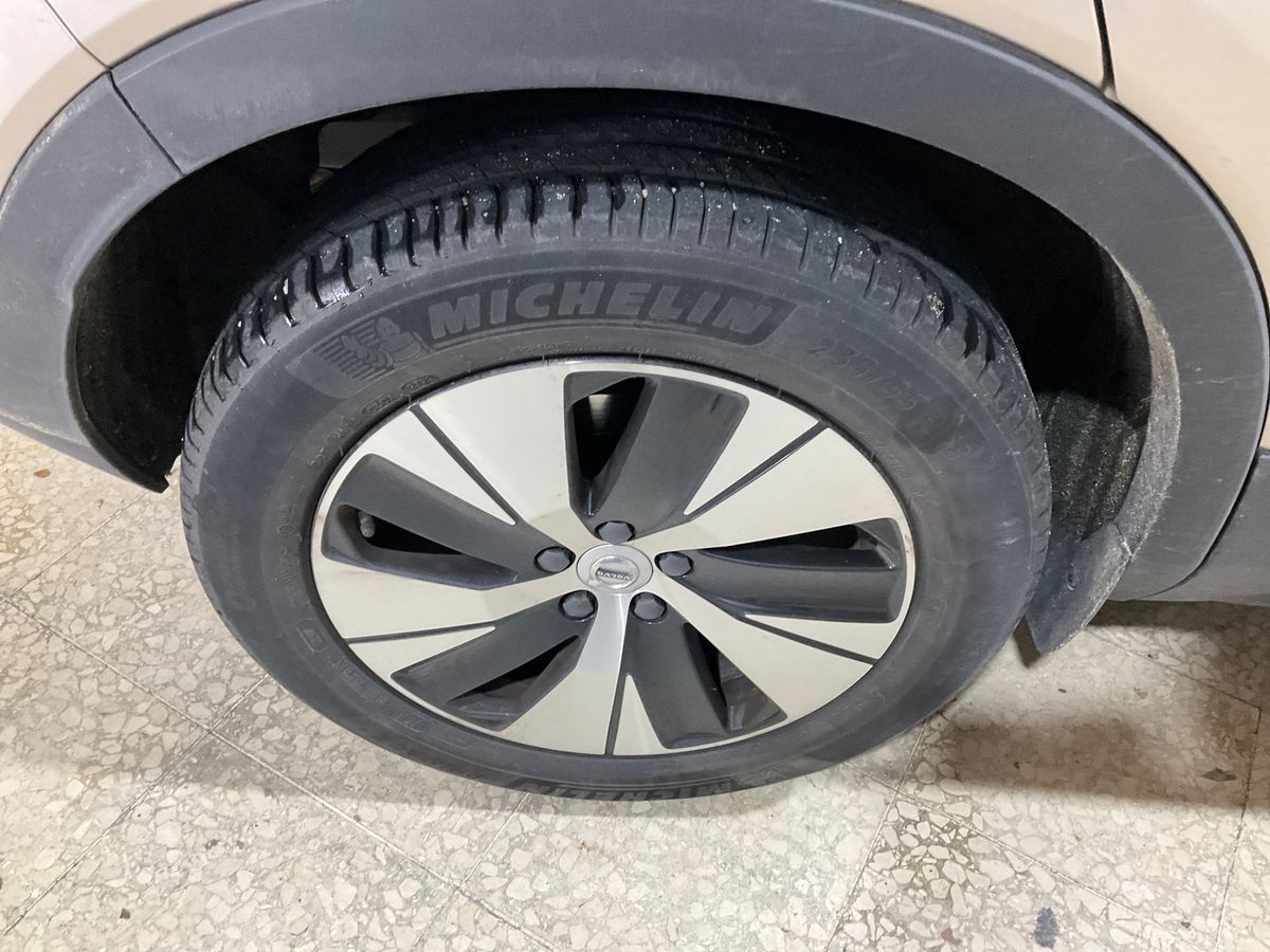 Neumático trasero derecho