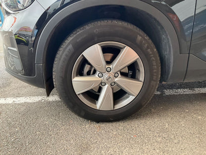 Neumático delantero izquierdo